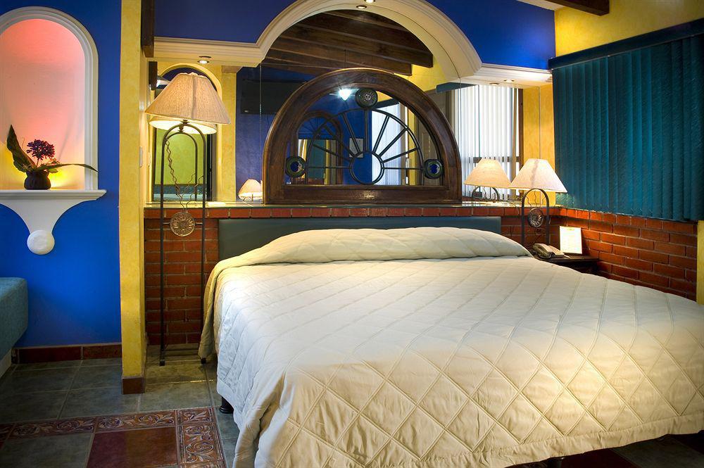 Estanza Hotel & Suites Morelia Buitenkant foto