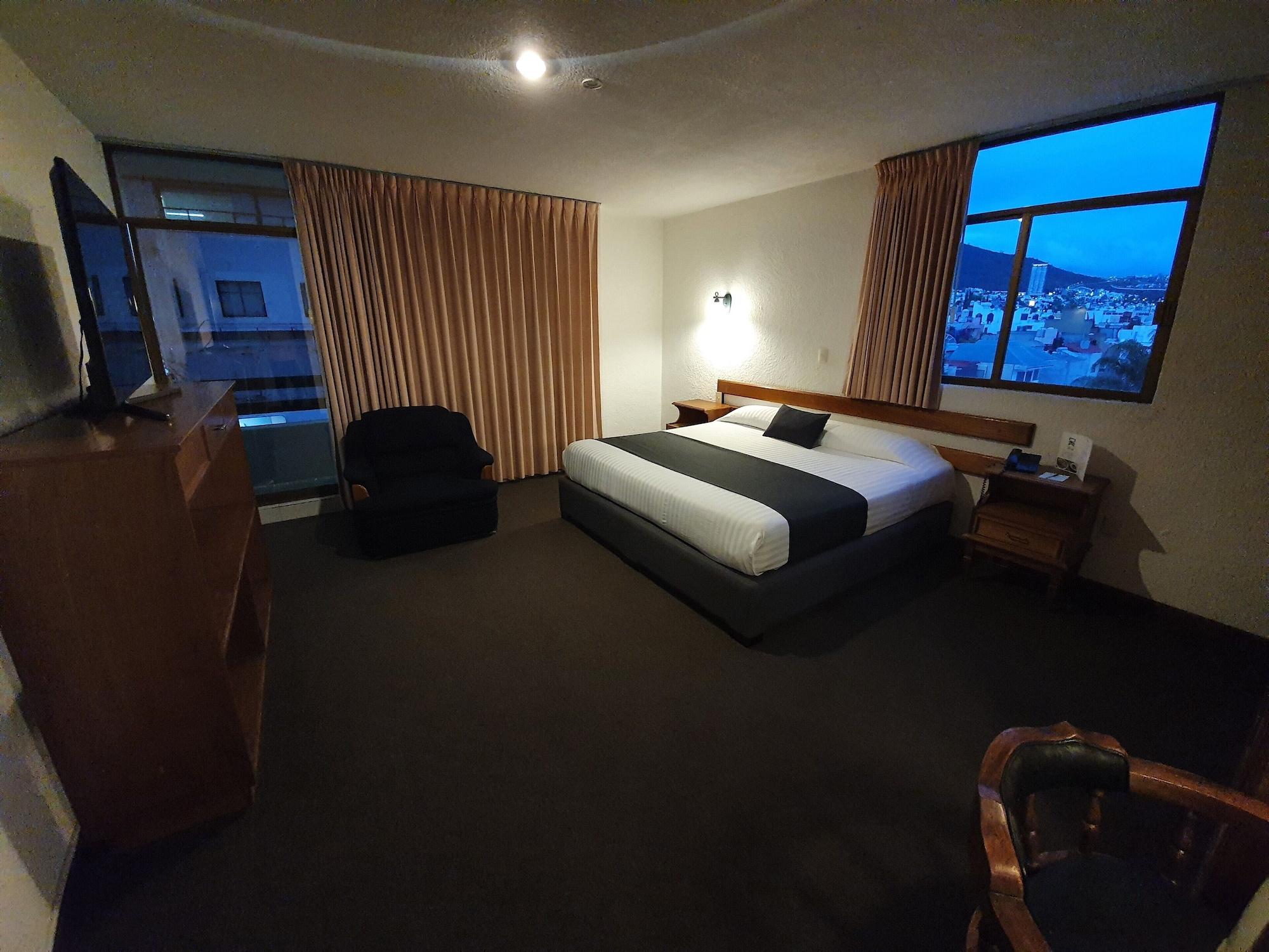 Estanza Hotel & Suites Morelia Buitenkant foto