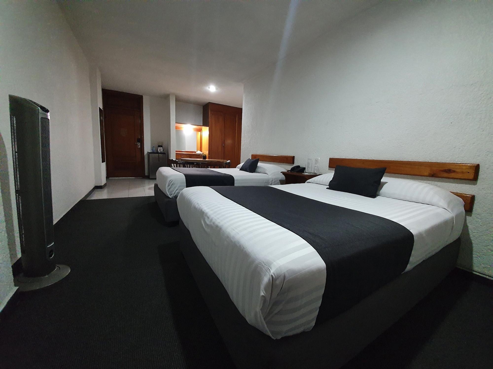 Estanza Hotel & Suites Morelia Buitenkant foto