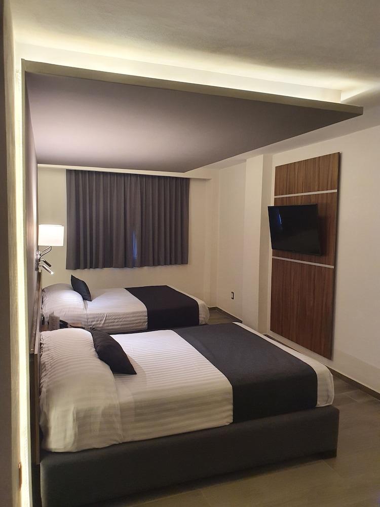 Estanza Hotel & Suites Morelia Buitenkant foto