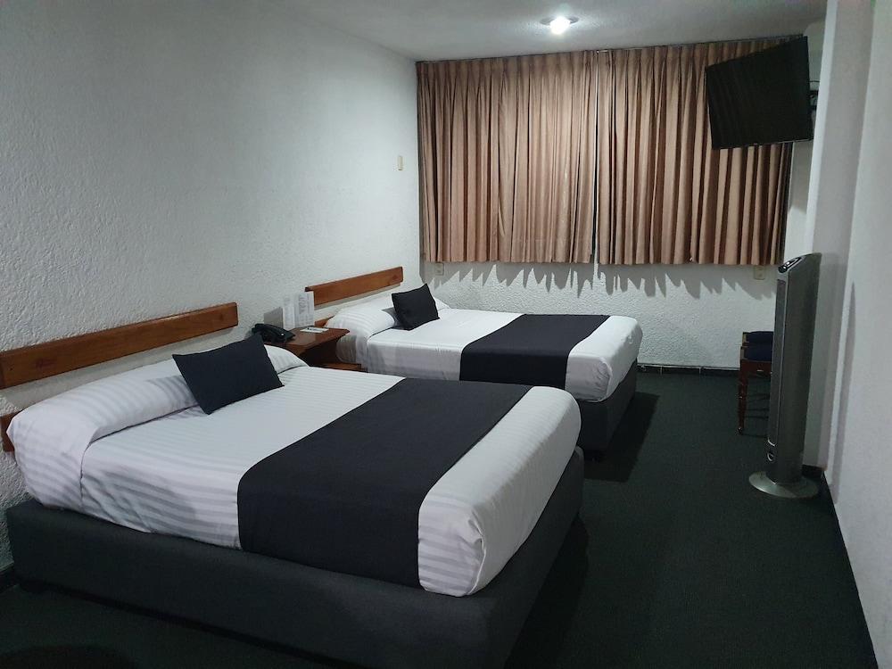 Estanza Hotel & Suites Morelia Buitenkant foto