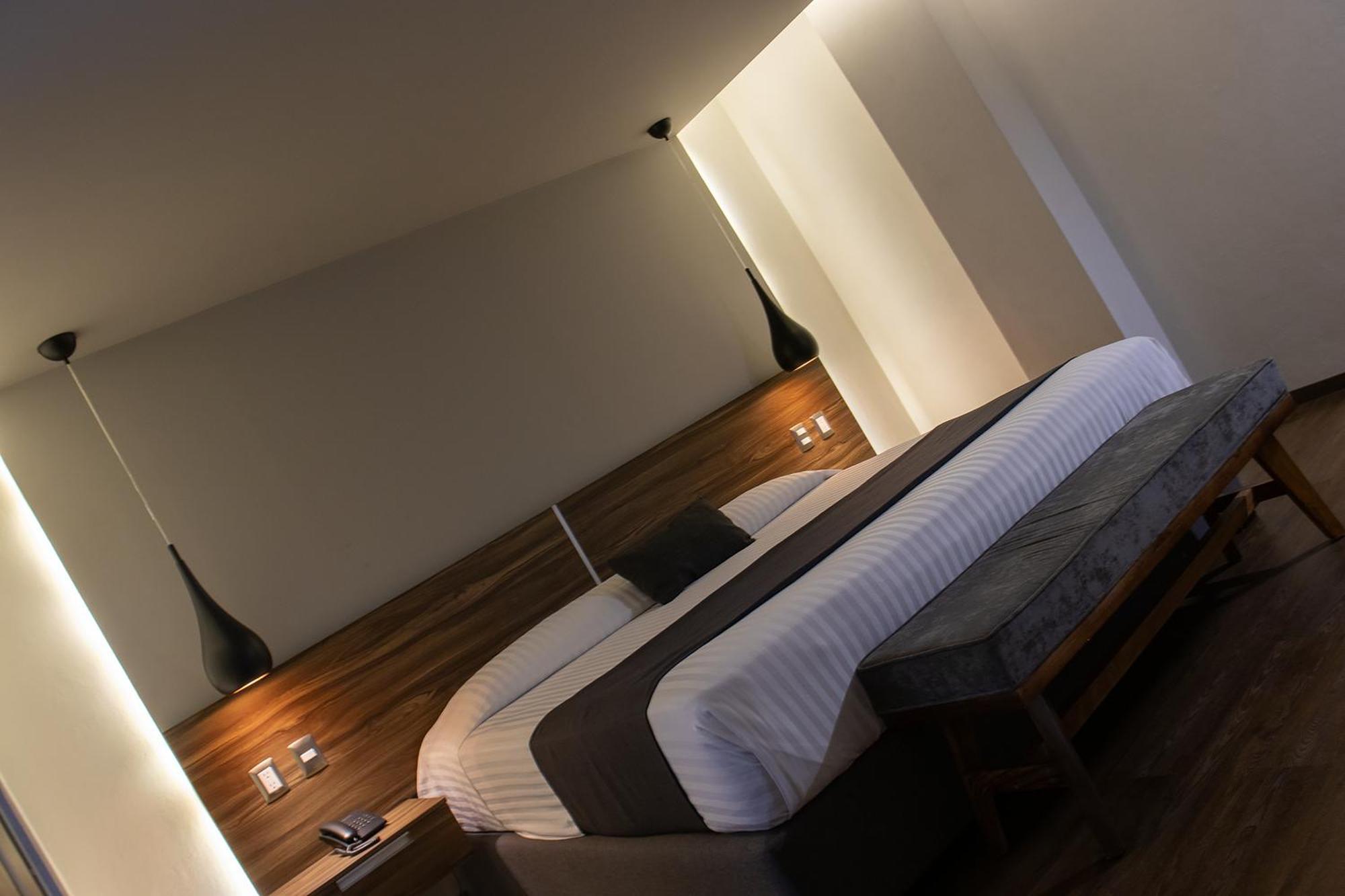 Estanza Hotel & Suites Morelia Buitenkant foto
