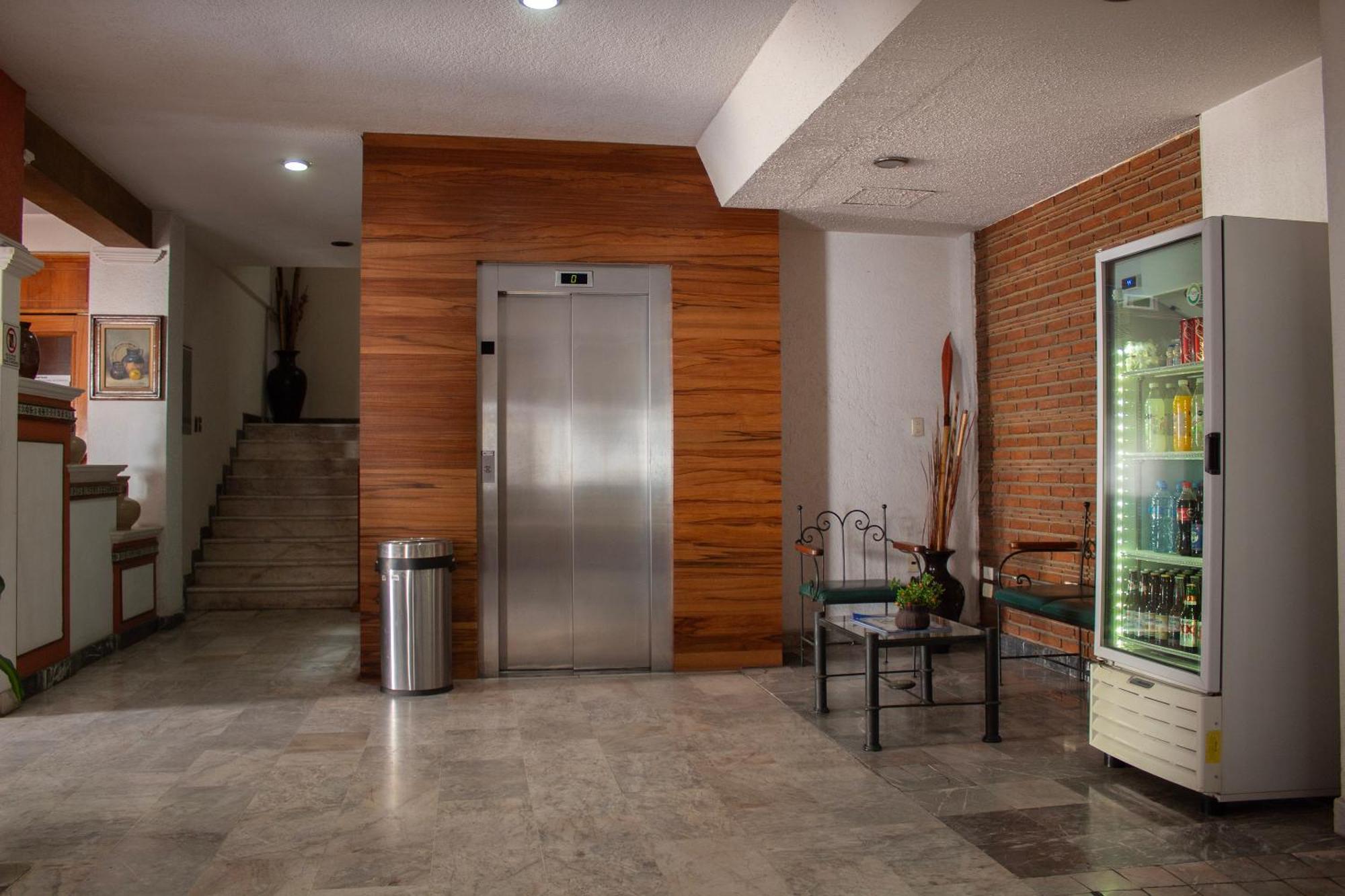 Estanza Hotel & Suites Morelia Buitenkant foto