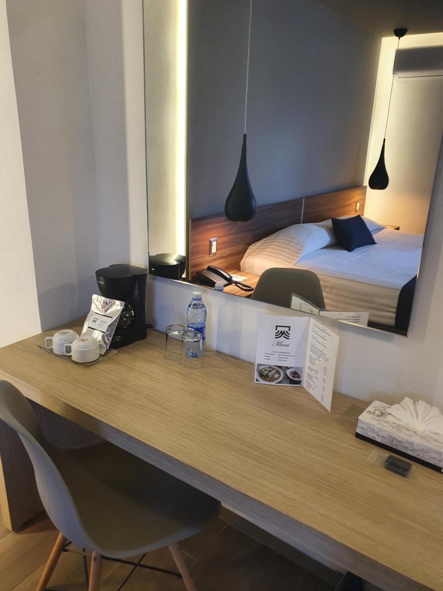 Estanza Hotel & Suites Morelia Kamer foto