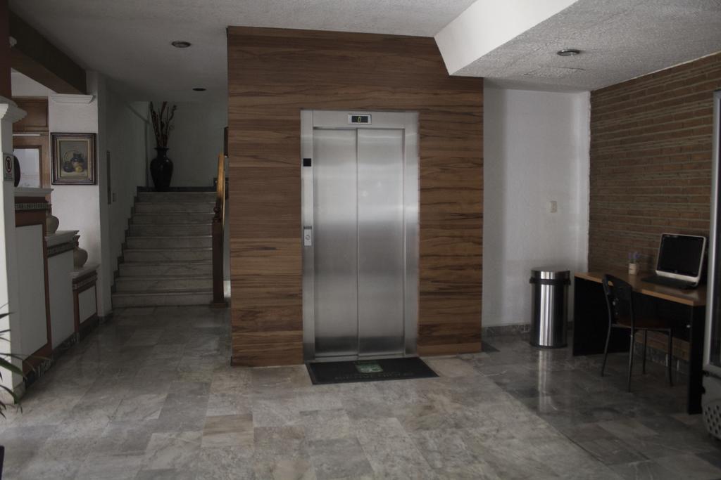 Estanza Hotel & Suites Morelia Buitenkant foto