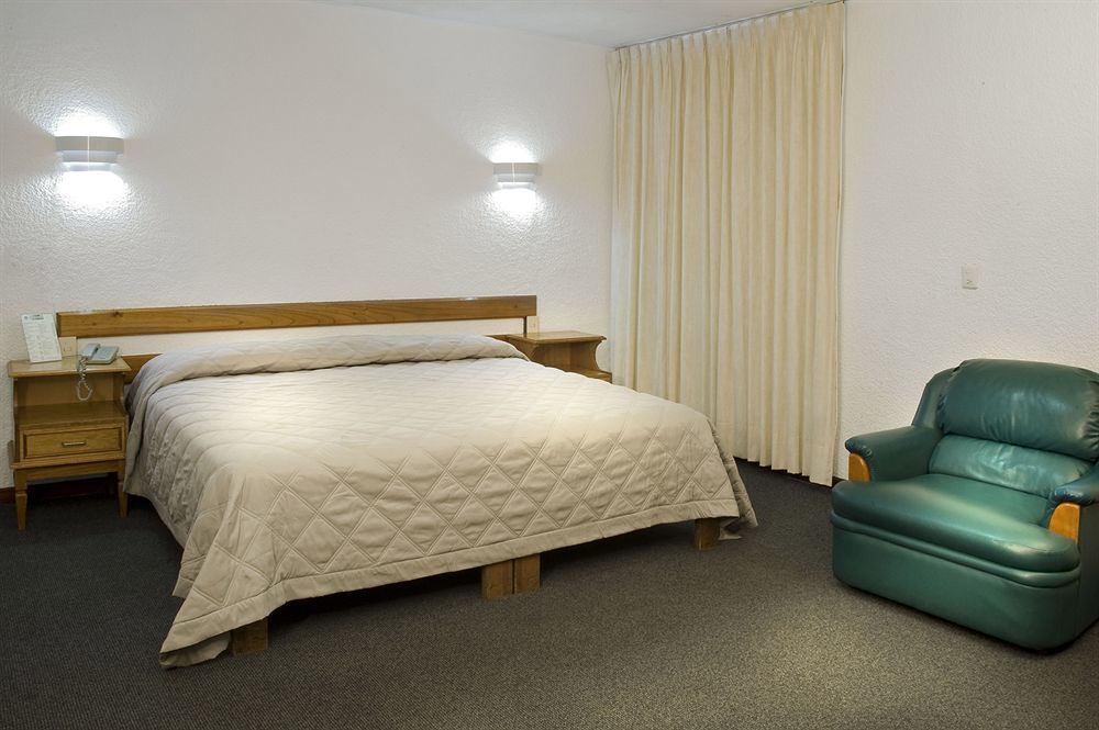 Estanza Hotel & Suites Morelia Buitenkant foto