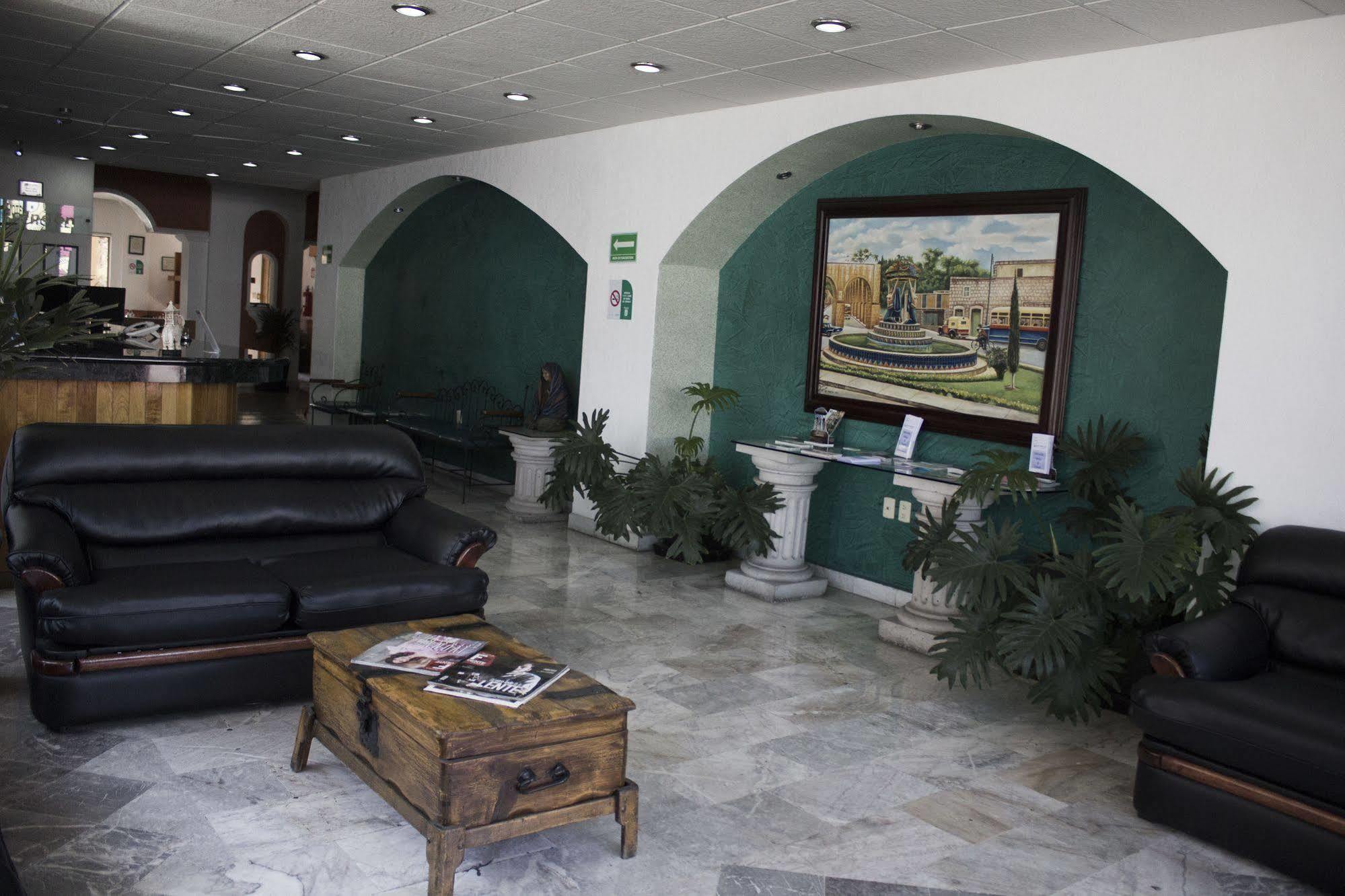 Estanza Hotel & Suites Morelia Buitenkant foto